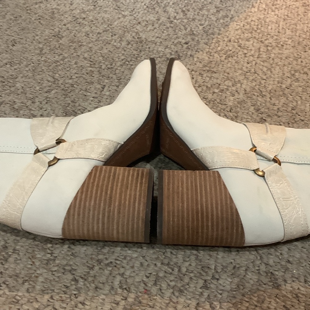 Vionic white cream harness bootie ankle wood stacked heel boots 9.5 - Picture 8 of 8